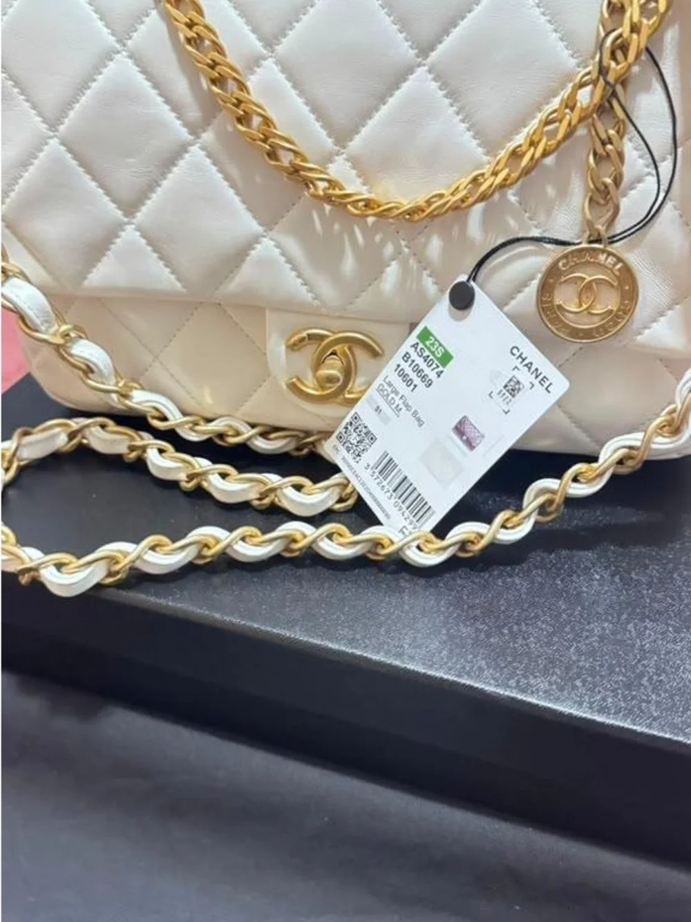 CHANEL White Quilted Leather Shoulder Bag with Gold Chain and Charm